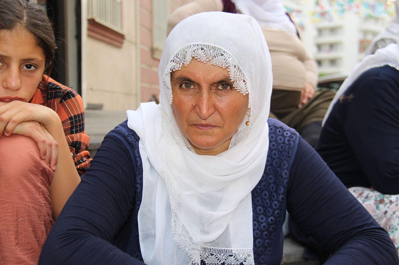 "HDP oğlumu kandırmış bu cümleler ona ait değil" "HDP oğlumu kandırmış bu cümleler ona ait değil"
